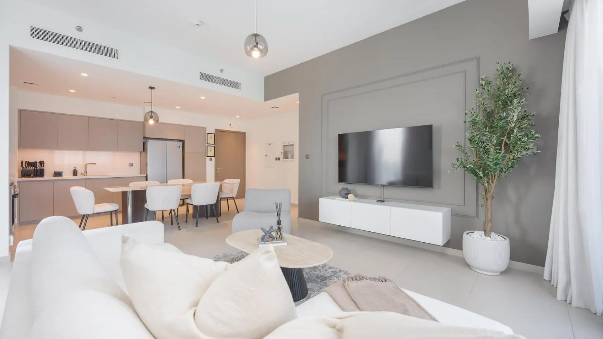 2 Bedroom In Downtown With Best Burj Khalifa View contacts